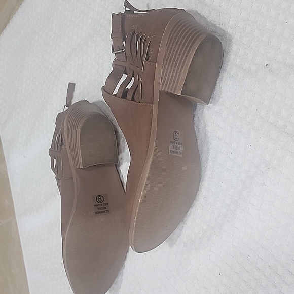 Womens boots - Picture 3 of 4